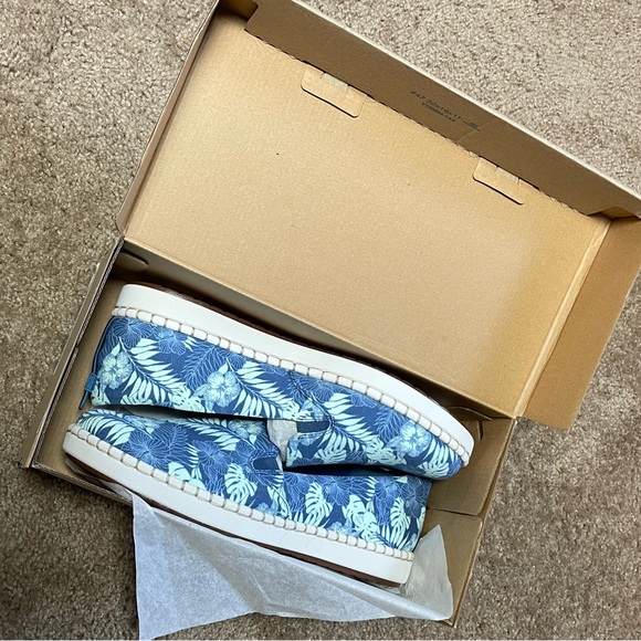 CLOUDSTEPPERS BY CLARKS SLIP-ON SHOES. BLUE TROPICAL. SIZE 11W. NEW IN BOX. - Picture 7 of 8